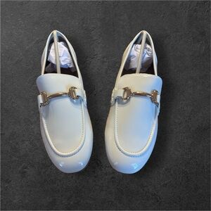 Chic Off White Patent Loafers with Gold Accent Women’s size 8.5